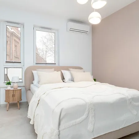 Bright Ac With Parking Next To Manufaktura By Renters Apartment Lodz