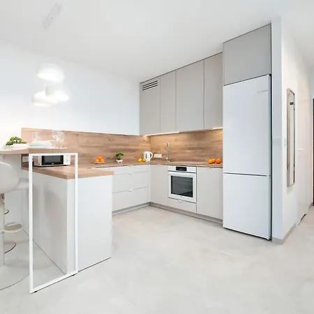 Apartment Bright Ac With Parking Next To Manufaktura By Renters *