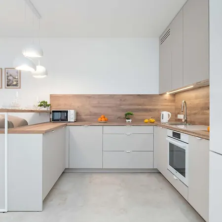 Bright Ac With Parking Next To Manufaktura By Renters Lodz