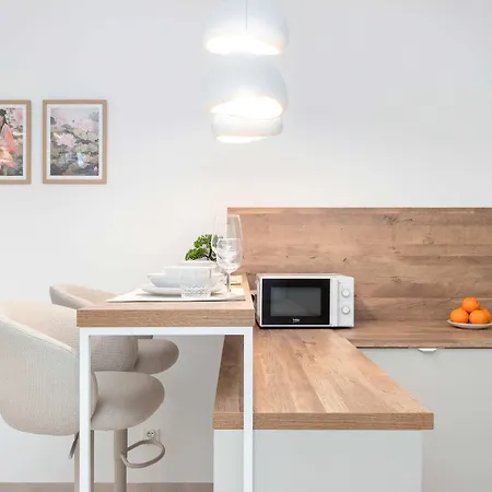 Lejlighed Bright Ac With Parking Next To Manufaktura By Renters