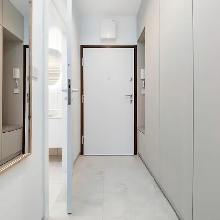 Bright Ac With Parking Next To Manufaktura By Renters Апартаменты