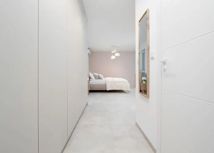 Lejlighed Bright Ac With Parking Next To Manufaktura By Renters